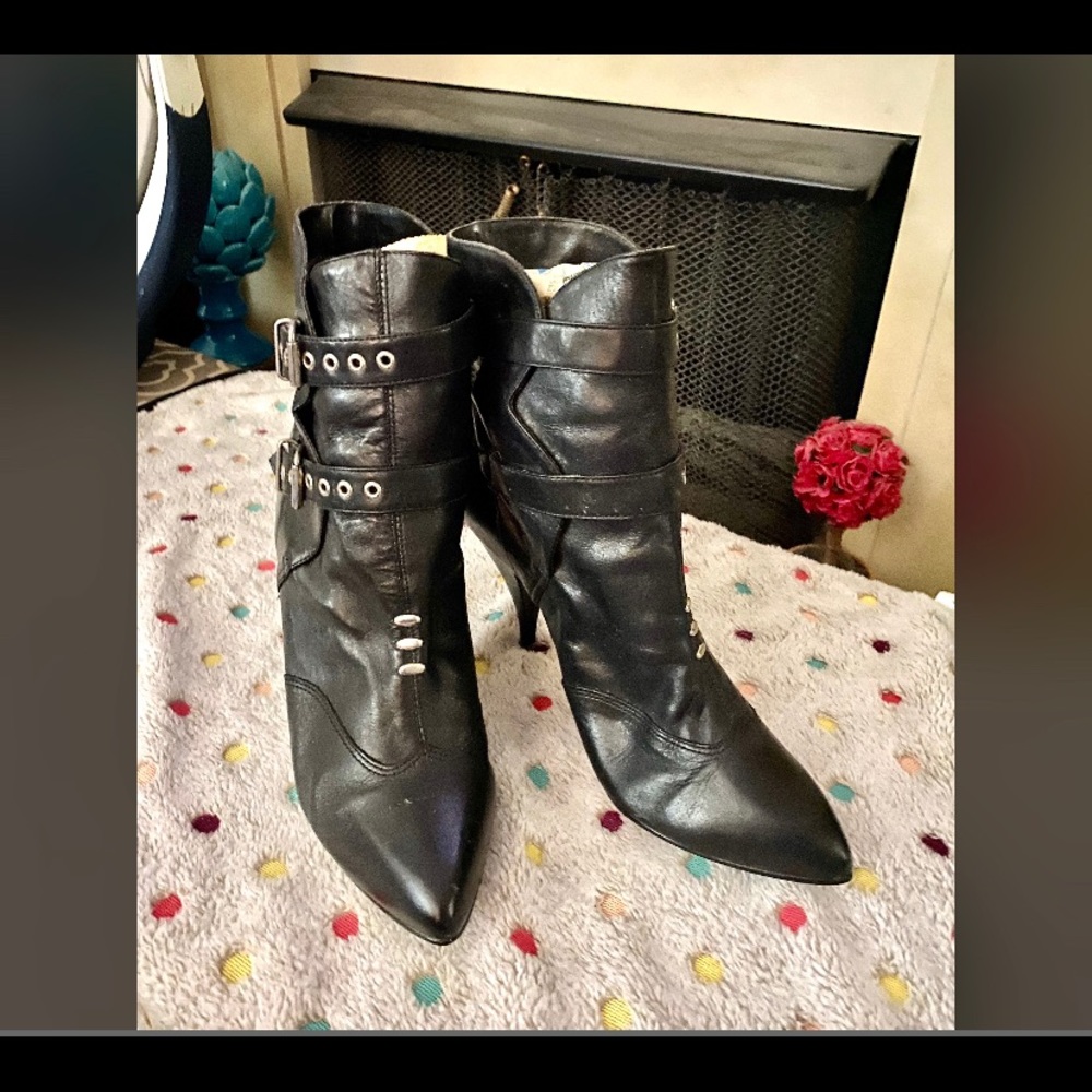 VIDEO BUCKLE BOOTS SZ 8 HOT PUNK 4” HEEL HARDCORE - Picture 2 of 4